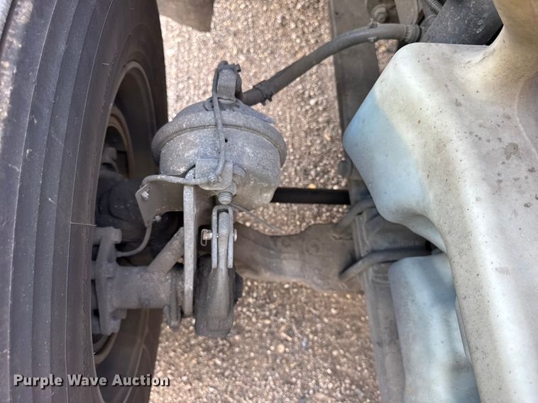 image for item YA1041 2019 International LT625 semi truck