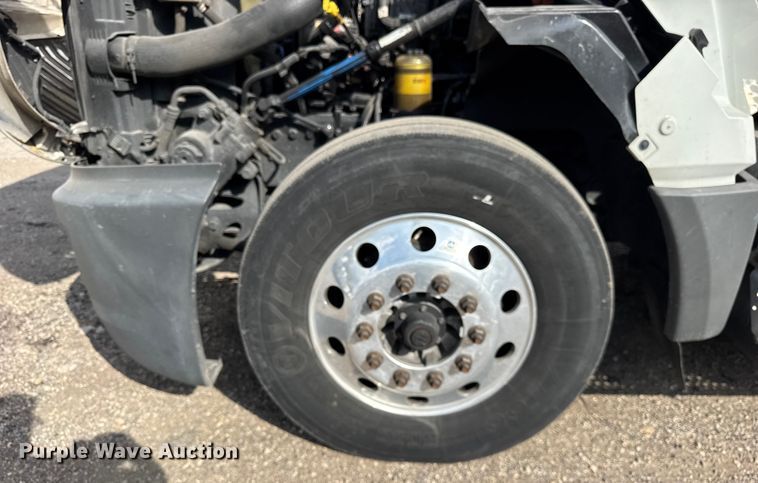 image for item YA1041 2019 International LT625 semi truck