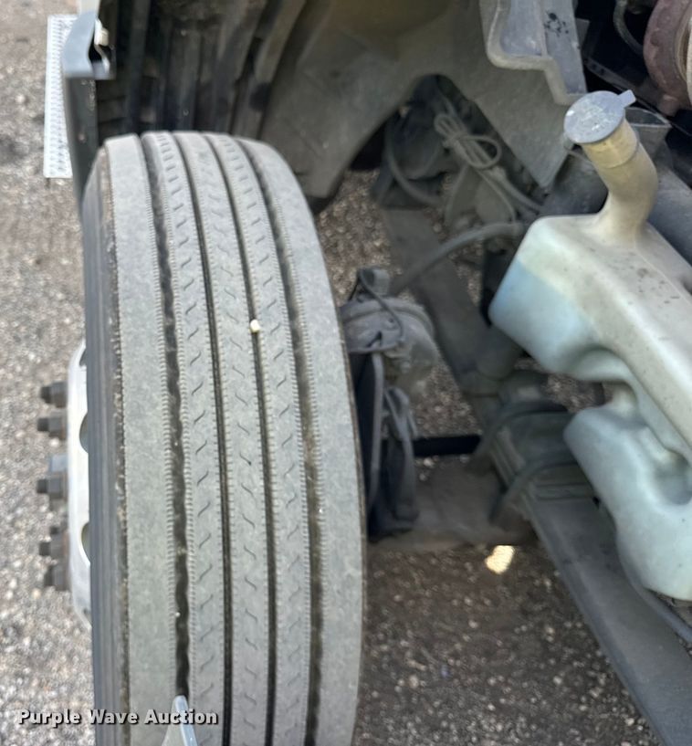 image for item YA1041 2019 International LT625 semi truck