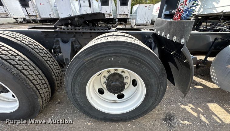 image for item YA1041 2019 International LT625 semi truck