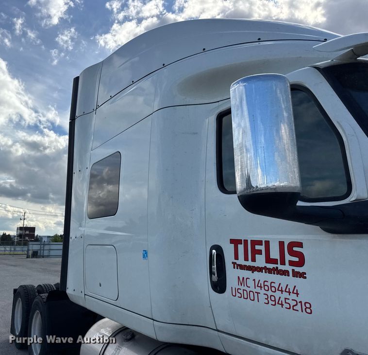 image for item YA1042 2020 International LT625 semi truck