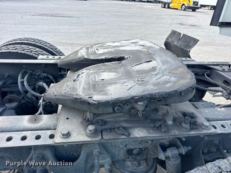 image for item YA1042 2020 International LT625 semi truck