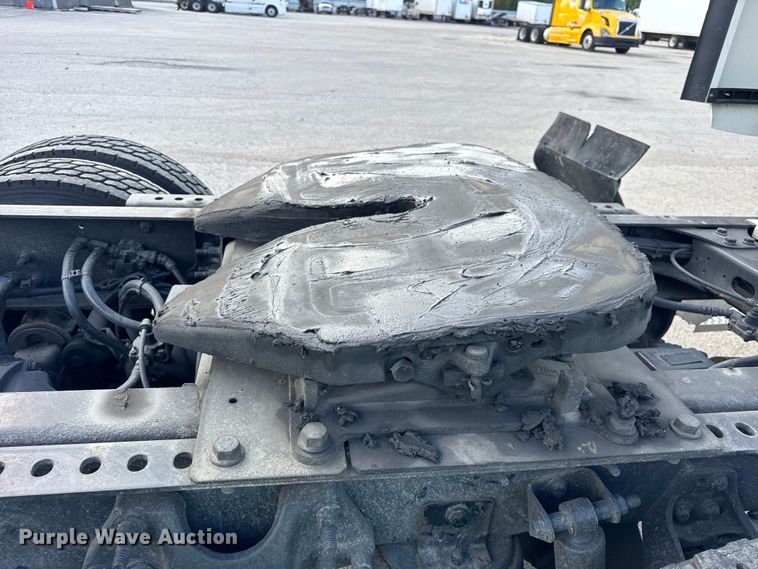 image for item YA1042 2020 International LT625 semi truck