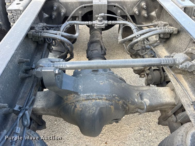 image for item YA1042 2020 International LT625 semi truck