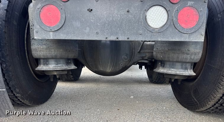 image for item YA1042 2020 International LT625 semi truck