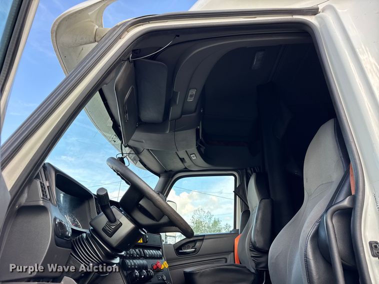 image for item YA1042 2020 International LT625 semi truck