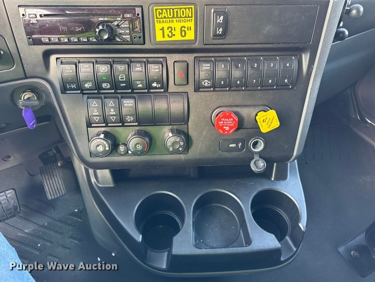 image for item YA1042 2020 International LT625 semi truck