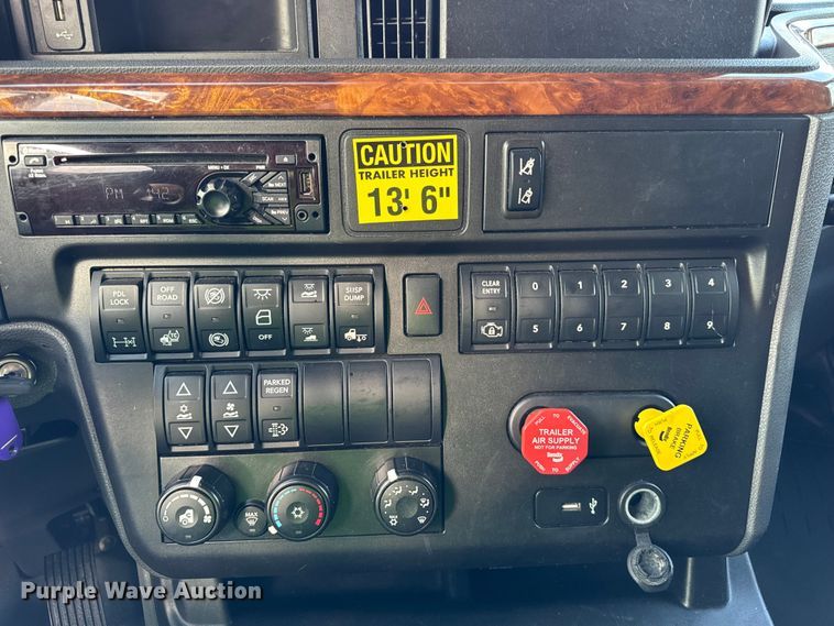 image for item YA1042 2020 International LT625 semi truck