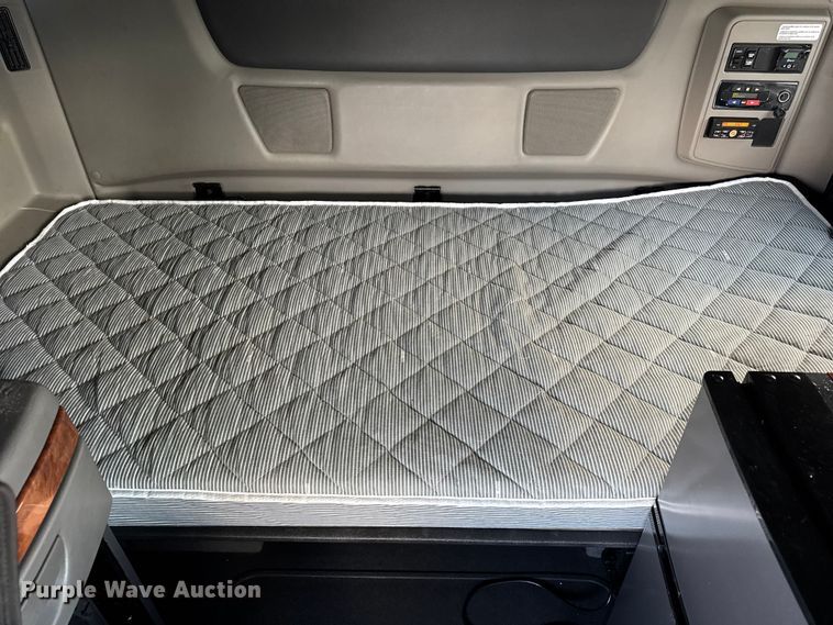 image for item YA1042 2020 International LT625 semi truck