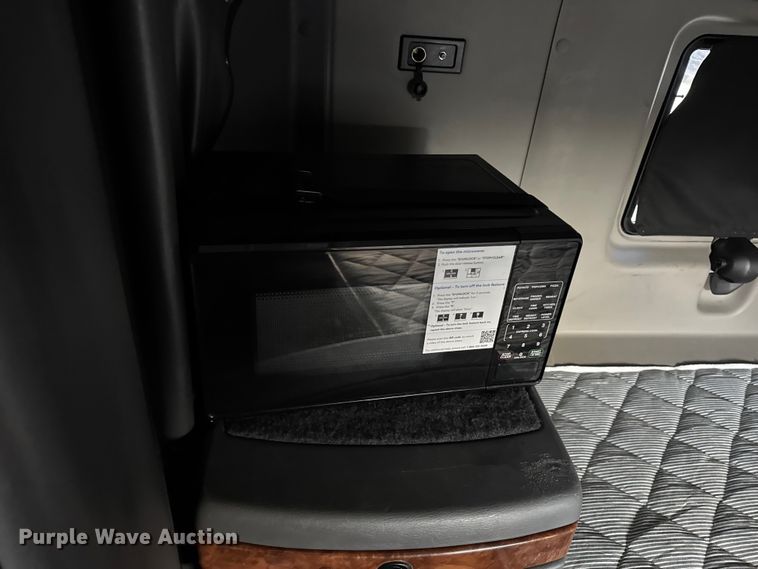 image for item YA1042 2020 International LT625 semi truck