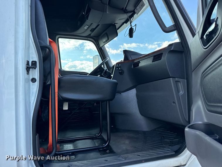 image for item YA1042 2020 International LT625 semi truck