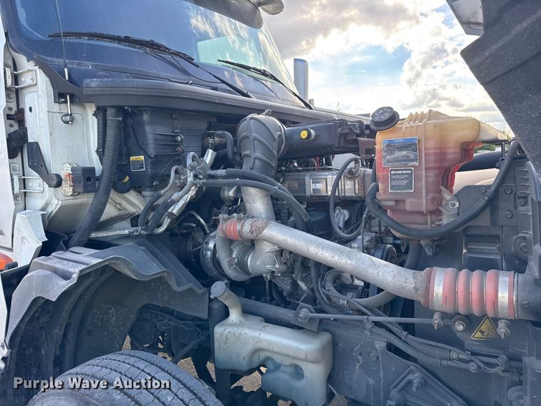 image for item YA1042 2020 International LT625 semi truck