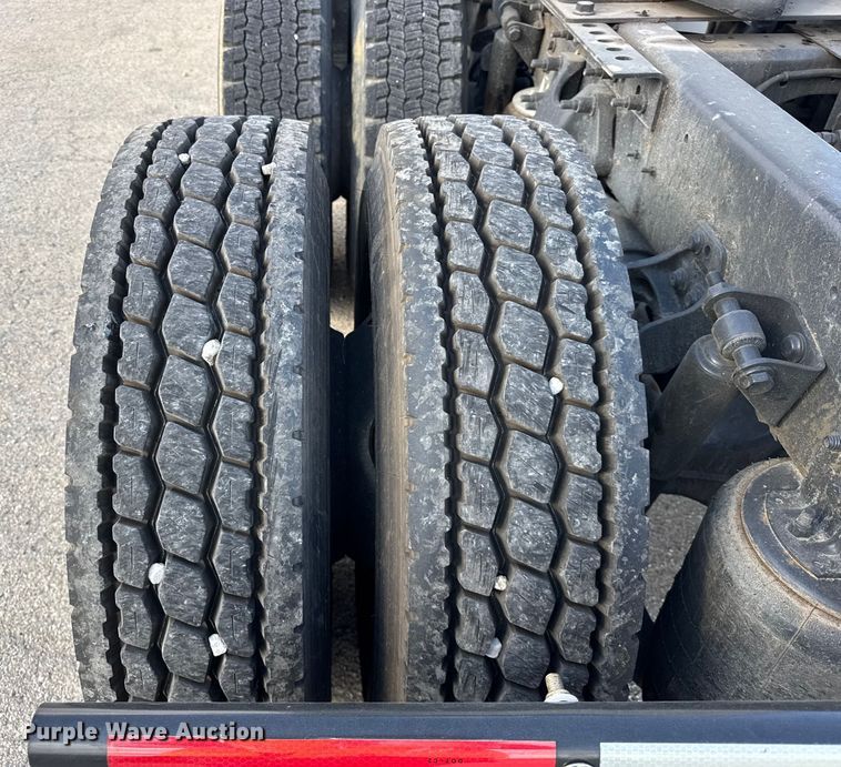 image for item YA1042 2020 International LT625 semi truck