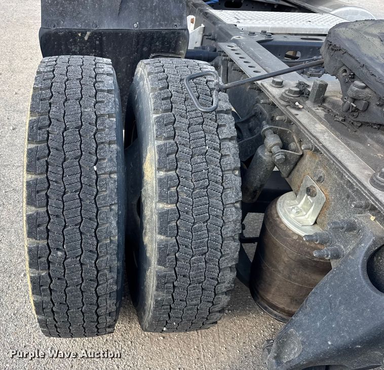 image for item YA1042 2020 International LT625 semi truck