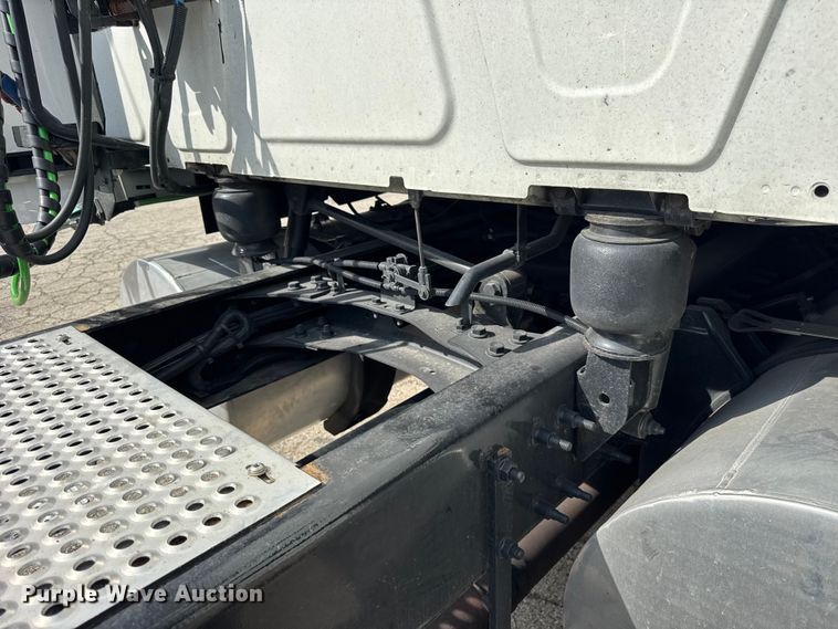 image for item YA1043 2020 International LT625 semi truck