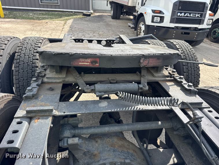 image for item YA1043 2020 International LT625 semi truck