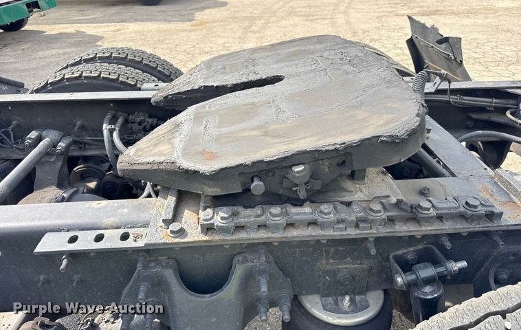 image for item YA1043 2020 International LT625 semi truck