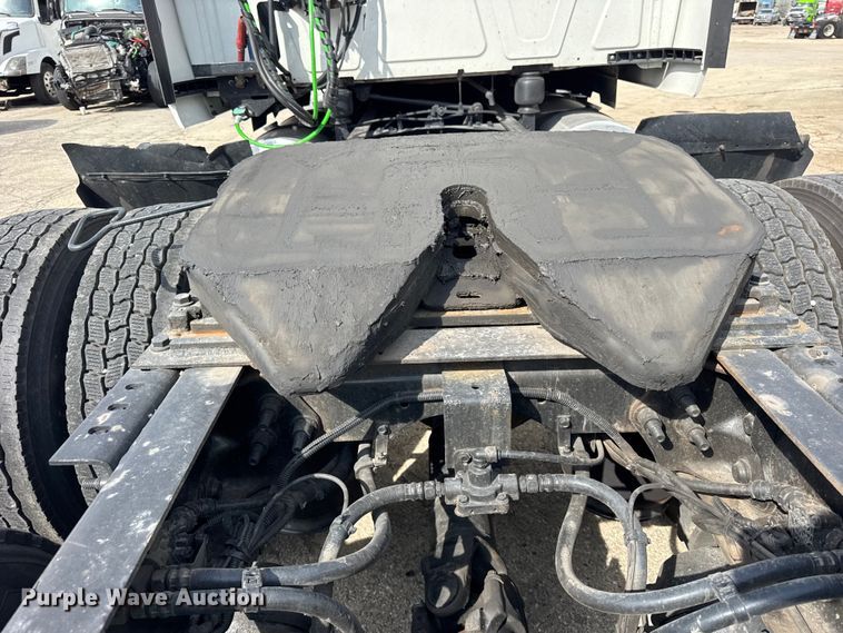 image for item YA1043 2020 International LT625 semi truck