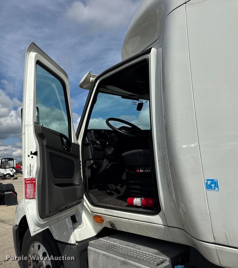 image for item YA1043 2020 International LT625 semi truck