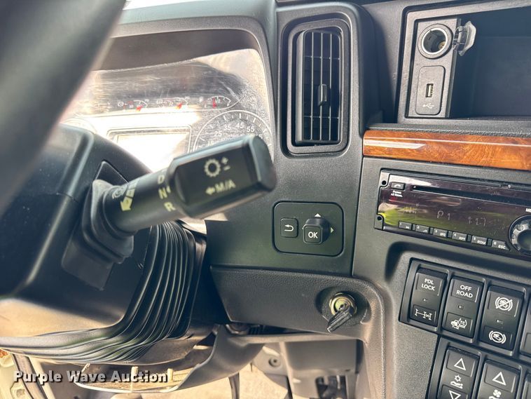 image for item YA1043 2020 International LT625 semi truck