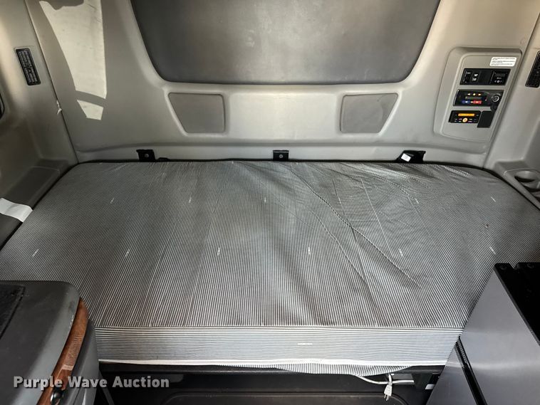 image for item YA1043 2020 International LT625 semi truck