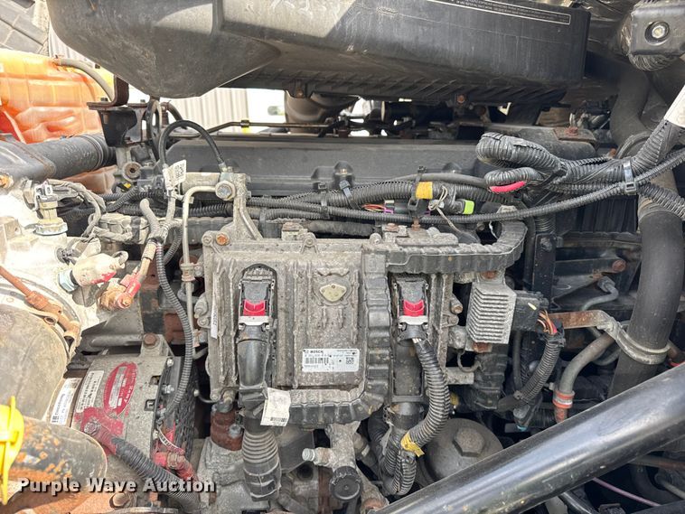 image for item YA1043 2020 International LT625 semi truck