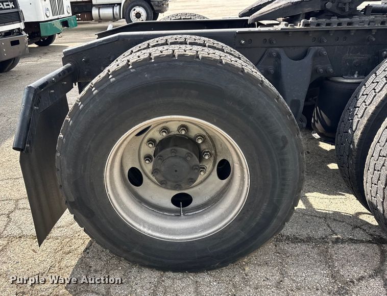 image for item YA1043 2020 International LT625 semi truck