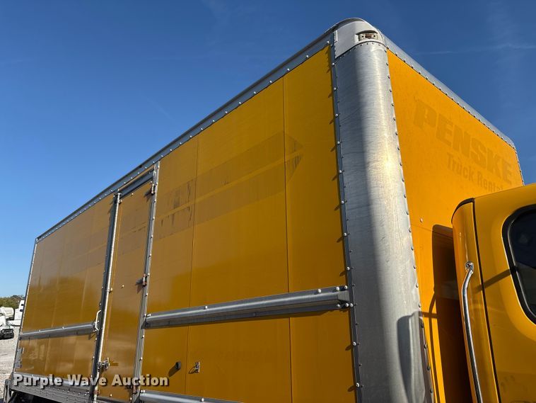 image for item YA1045 2018 Freightliner Business Class M2 box truck