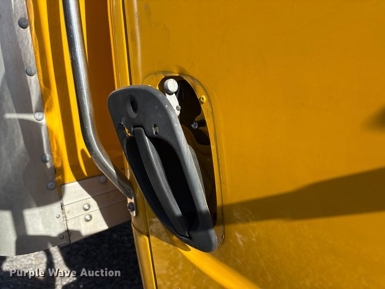 image for item YA1045 2018 Freightliner Business Class M2 box truck