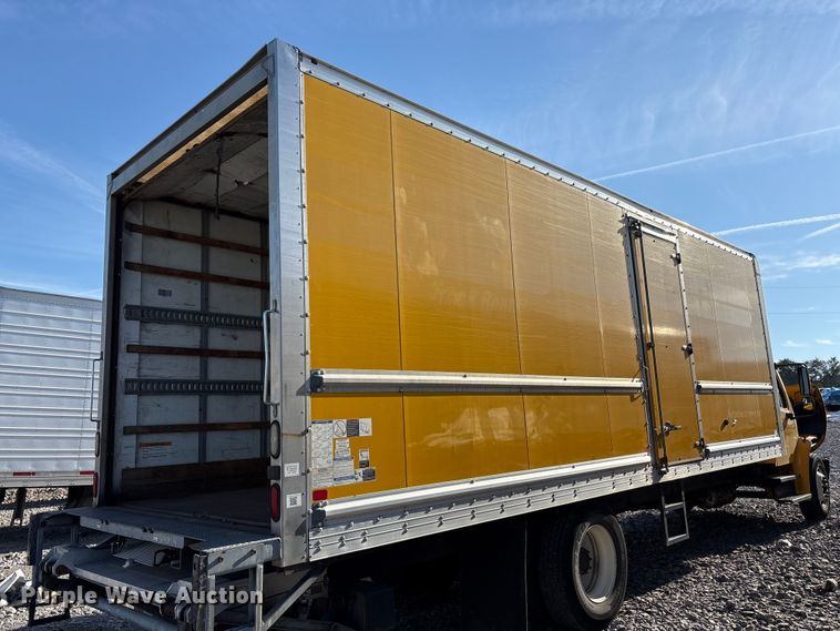 image for item YA1045 2018 Freightliner Business Class M2 box truck