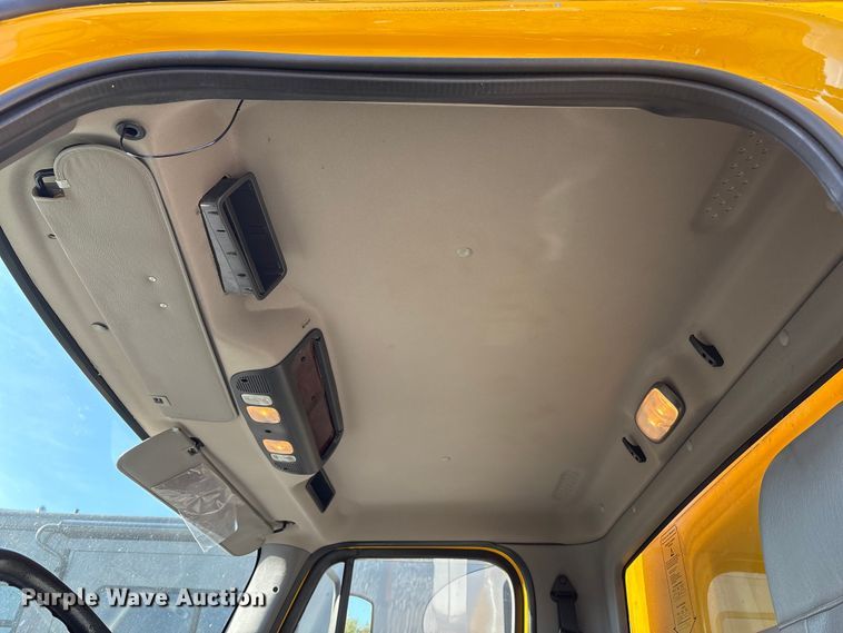 image for item YA1045 2018 Freightliner Business Class M2 box truck