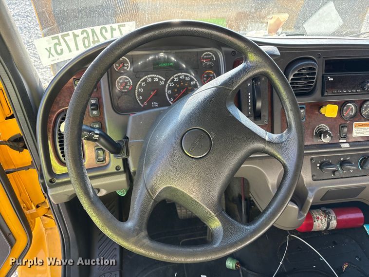 image for item YA1045 2018 Freightliner Business Class M2 box truck