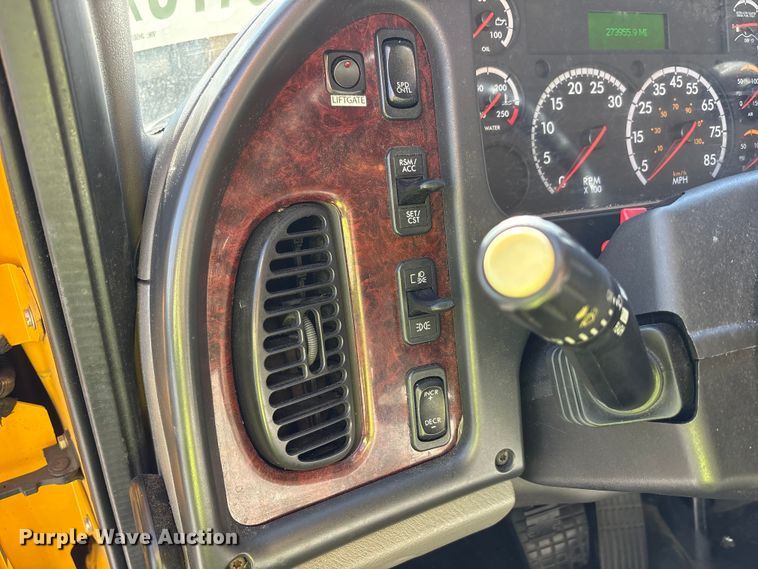 image for item YA1045 2018 Freightliner Business Class M2 box truck