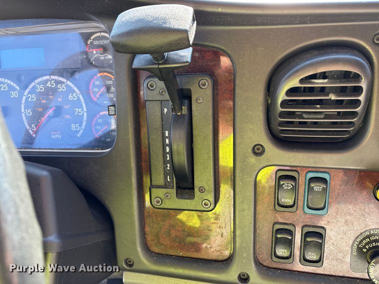 image for item YA1045 2018 Freightliner Business Class M2 box truck