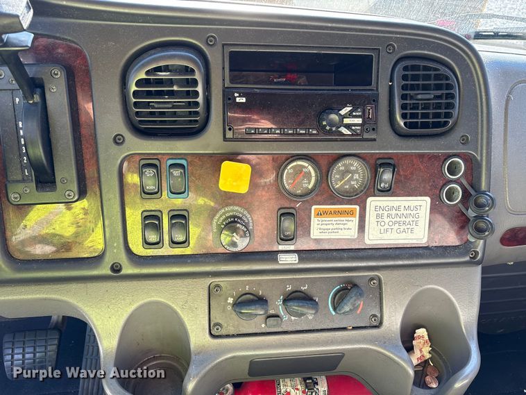 image for item YA1045 2018 Freightliner Business Class M2 box truck