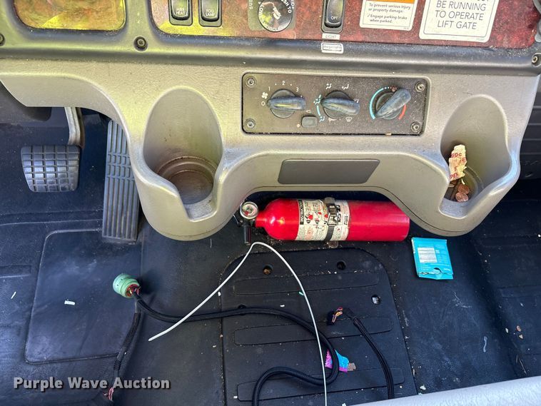 image for item YA1045 2018 Freightliner Business Class M2 box truck