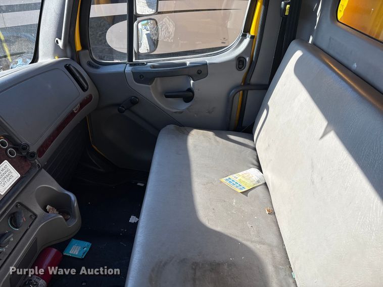 image for item YA1045 2018 Freightliner Business Class M2 box truck