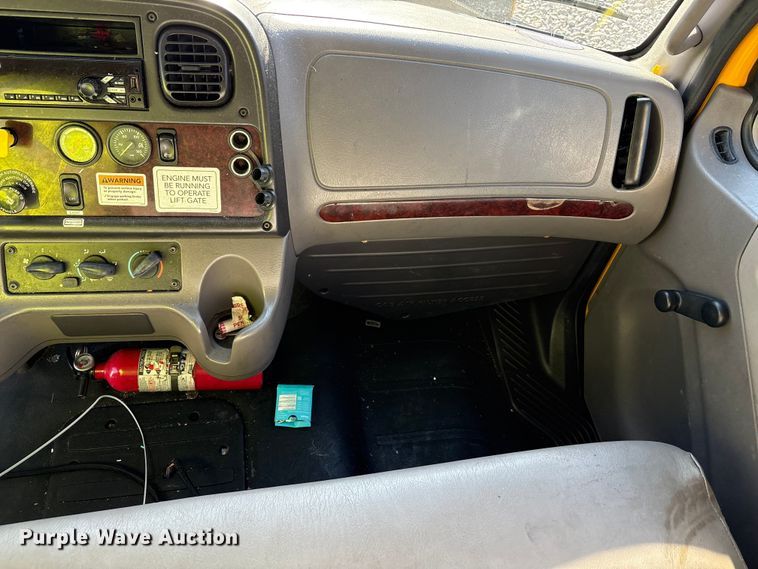 image for item YA1045 2018 Freightliner Business Class M2 box truck