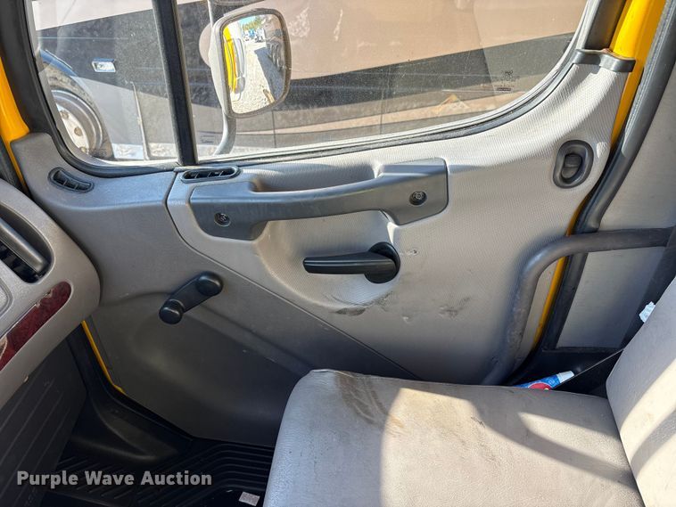 image for item YA1045 2018 Freightliner Business Class M2 box truck