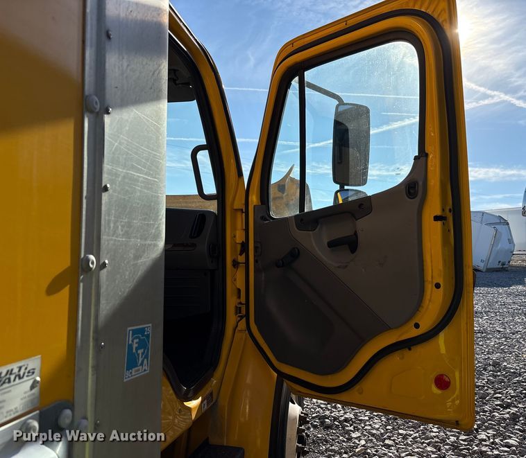 image for item YA1045 2018 Freightliner Business Class M2 box truck