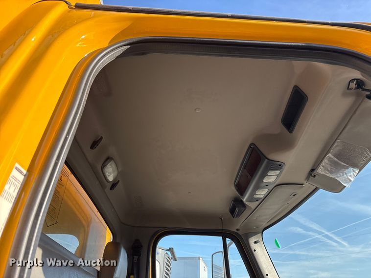 image for item YA1045 2018 Freightliner Business Class M2 box truck