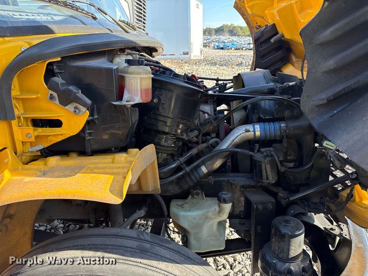 image for item YA1045 2018 Freightliner Business Class M2 box truck