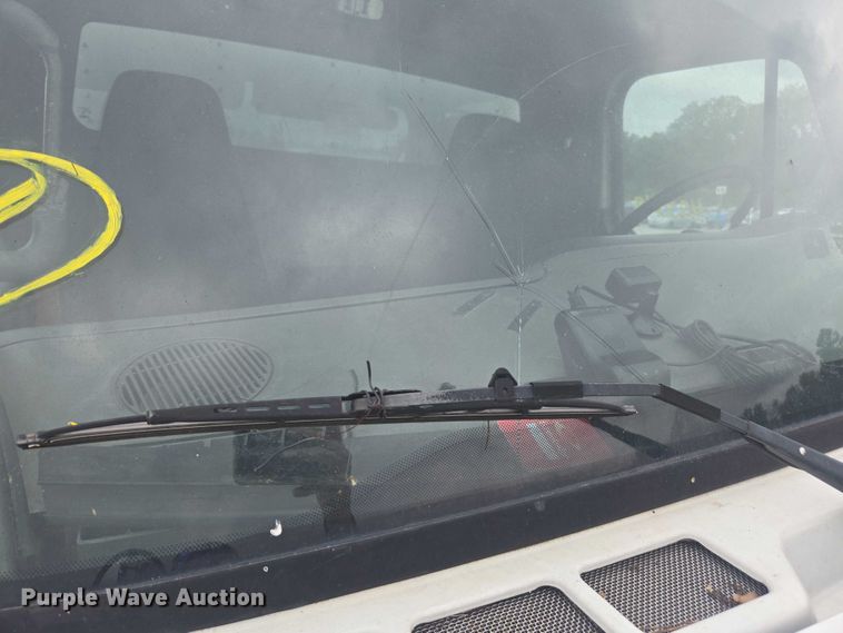 image for item YA1096 2013 Freightliner Business Class M2 box truck