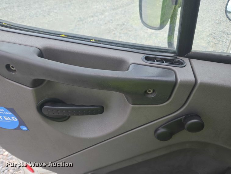 image for item YA1096 2013 Freightliner Business Class M2 box truck