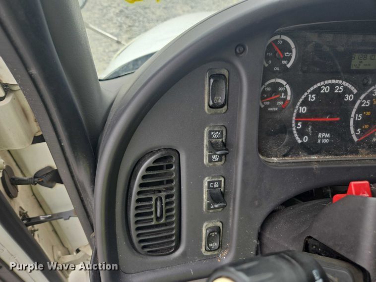 image for item YA1096 2013 Freightliner Business Class M2 box truck