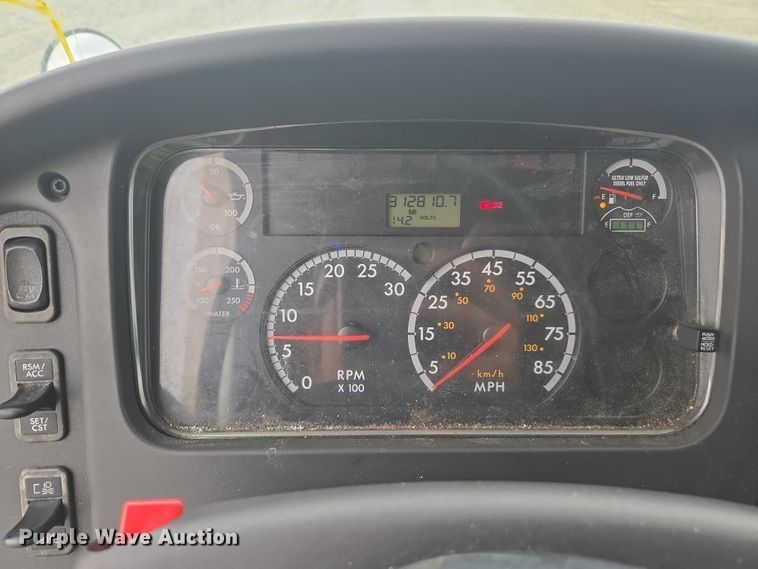 image for item YA1096 2013 Freightliner Business Class M2 box truck