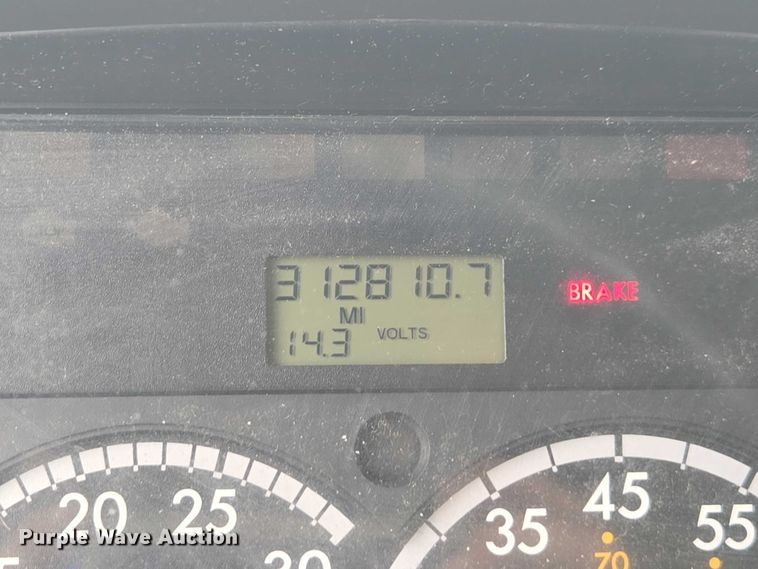 image for item YA1096 2013 Freightliner Business Class M2 box truck