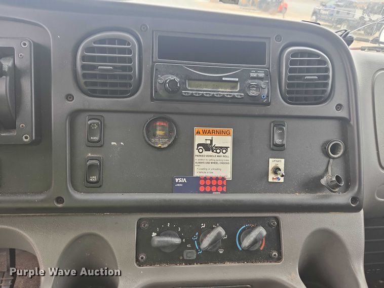 image for item YA1096 2013 Freightliner Business Class M2 box truck