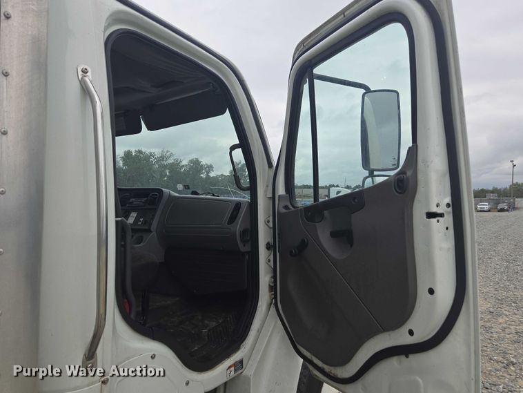 image for item YA1096 2013 Freightliner Business Class M2 box truck