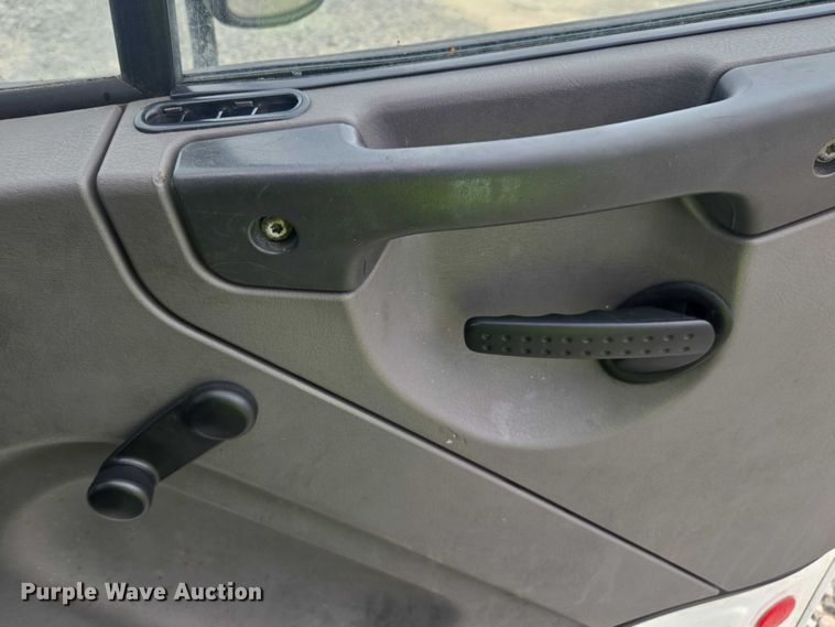 image for item YA1096 2013 Freightliner Business Class M2 box truck